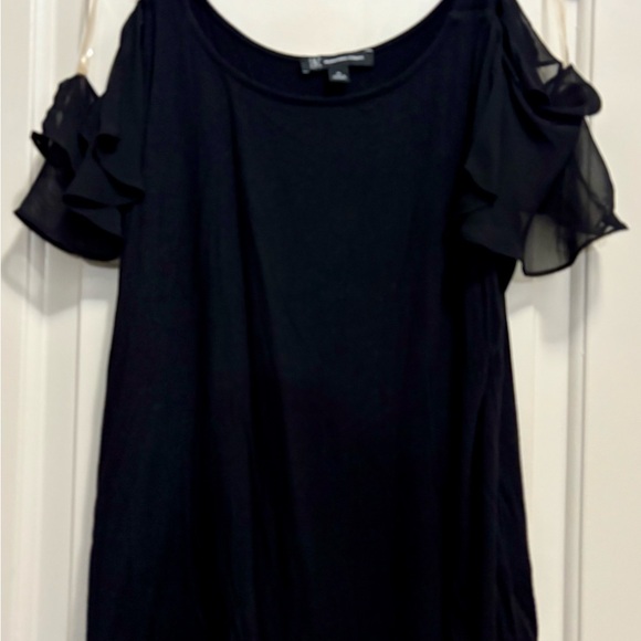 Elegant Black Cold Shoulder Top - Picture 5 of 7